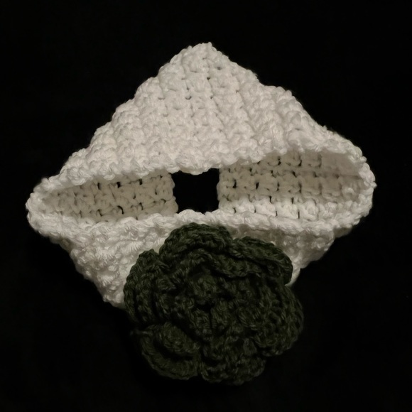 Crocheted headband with crocheted flower - Picture 3 of 3